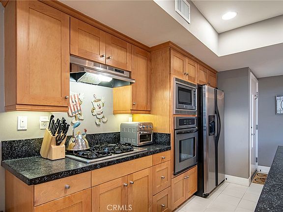 3rd image of 522 S Brea Blvd