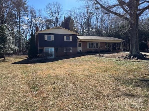 2665 Fairway Acres Cir, Lenoir, NC 28645