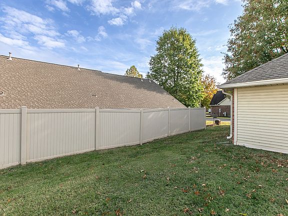 5th image of 302 Biltmore Cir