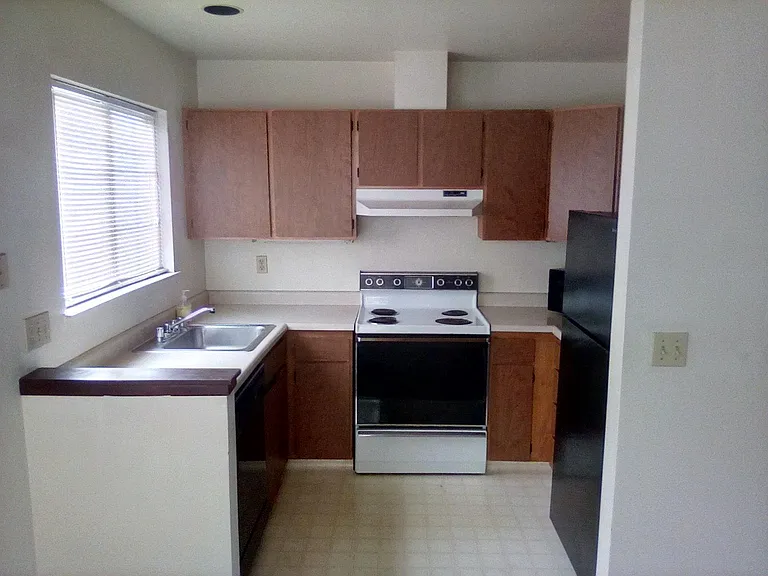 105 Crolls Garden Ct #105 — Photo 2