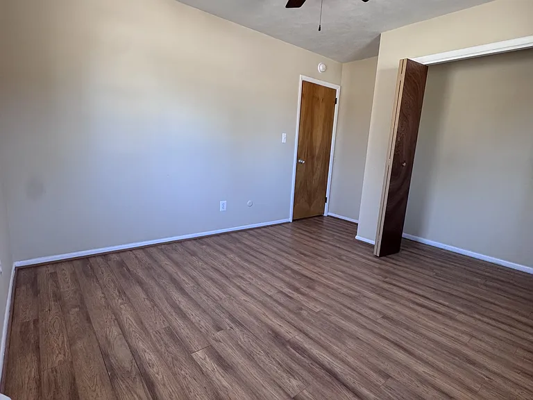 400 Riverside Dr #212 — Photo 6