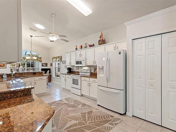 4th image of 215 Fitzgerald Ln