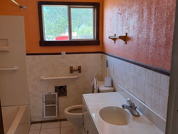 3rd image of 1305 Jackson Ave