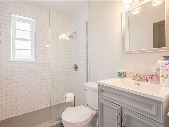 5th image of 3870 Kilbourne Ave #2