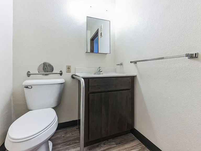 1252 N 12th Pl — Photo 48