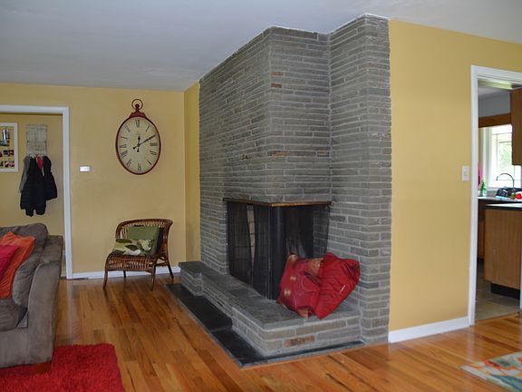4th image of 306 Edwards Dr
