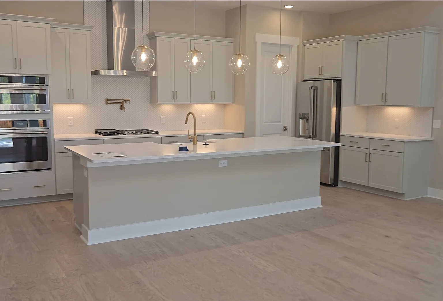 4 bed, 3.5 bath, 3137 sqft, $7,800 — Photo 2