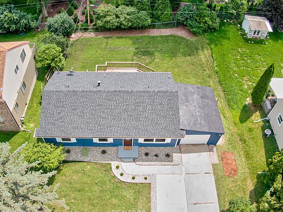 4th image of 1714 Parkvale Ave