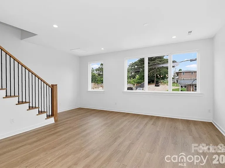 2716 Baltimore Ave — Photo 17