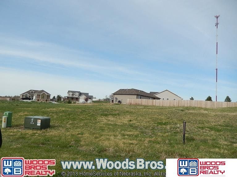 1st image of 747 Linden Dr