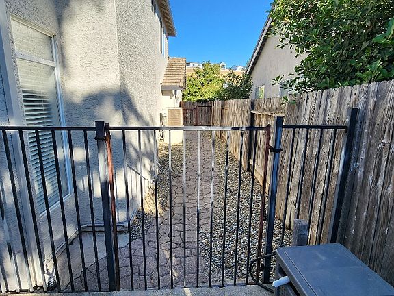 4th image of 5013 Bradford Dr