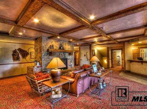 3rd image of 1517 Flattop Cir