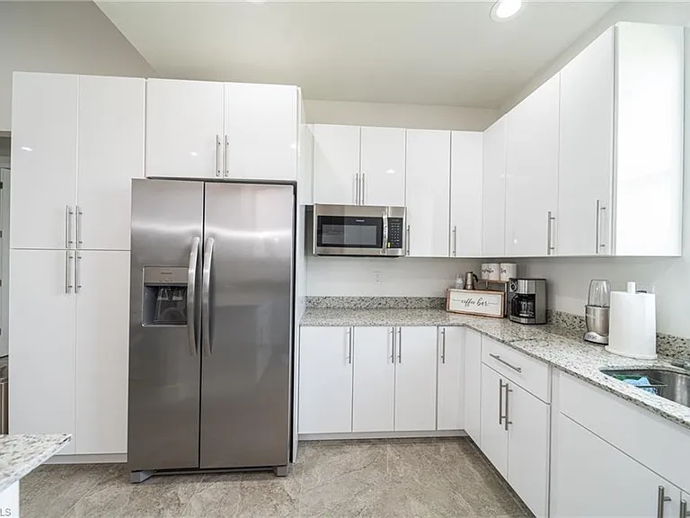 1608 NW 38th Ave — Photo 7