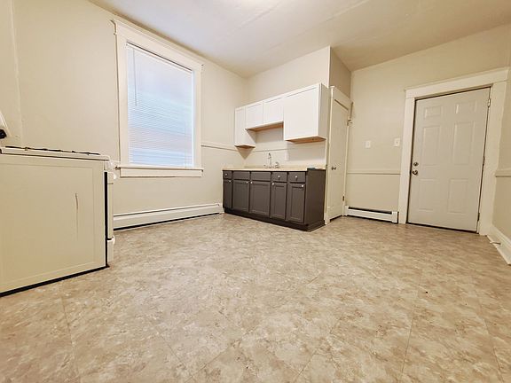 3rd image of 3802 Euclid Ave #4-1R