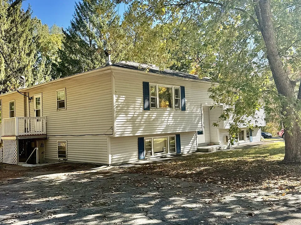 5 Patricia Dr #5
