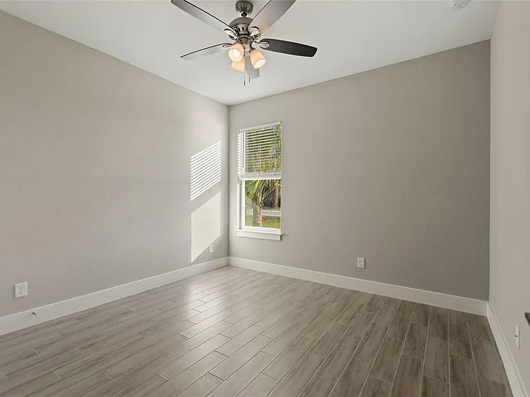 119 Tulip Ln — Photo 19