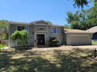 937 E Wedgewood Dr, Derby, KS 67037