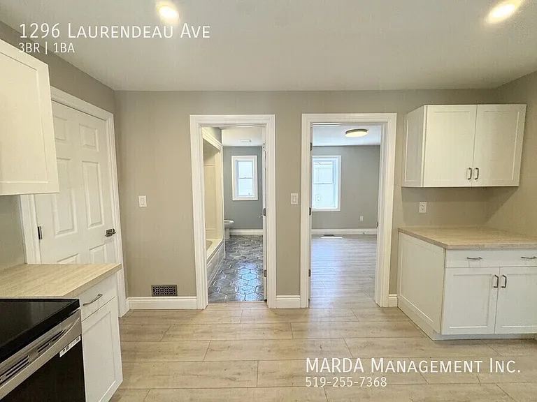 1296 Laurendeau Ave — Photo 13