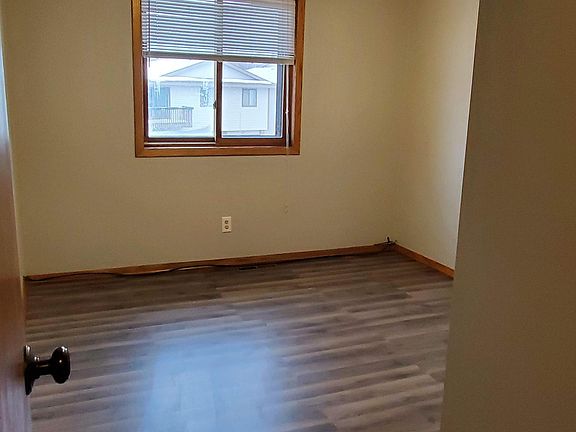 3rd image of 11179 Edgewood Cir N