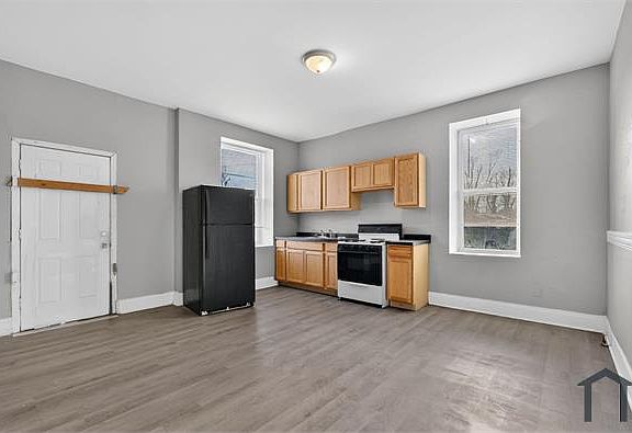 4th image of 2100 E Adelaide Ave #1F