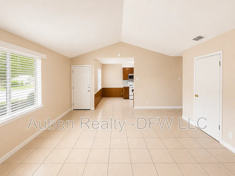 1615 N Alexander St — Photo 8