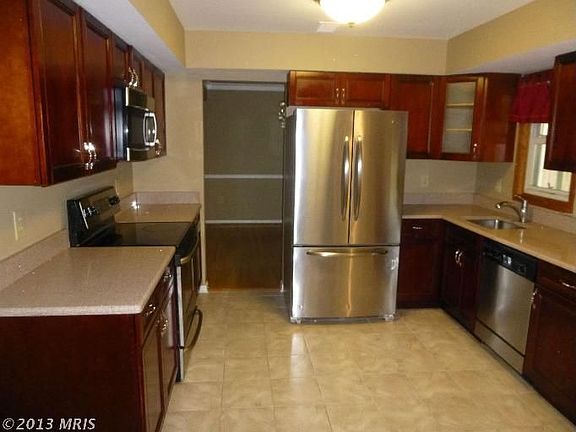 3rd image of 6806 Moon Rock Ct