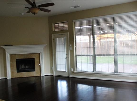 3rd image of 2421 Yuma Dr