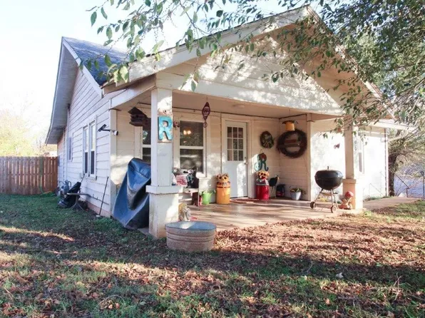 406 N Hughes St, Huntsville, AR 72740