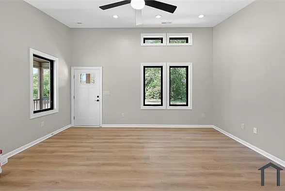 301 Olivia Ln — Photo 3