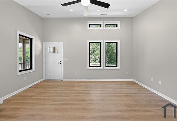 3rd image of 301 Olivia Ln #1