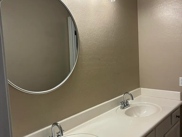 2913 E Tulsa St — Photo 16