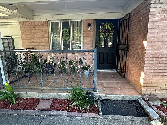 2nd image of 2133 Greenway St