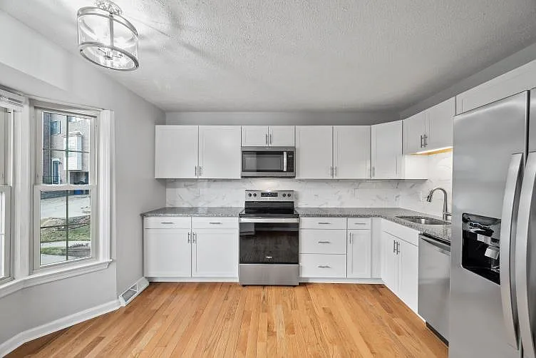 236 London Towne Dr — Photo 2