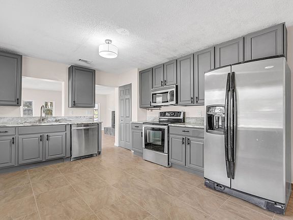 3rd image of 17 Seminole Dr