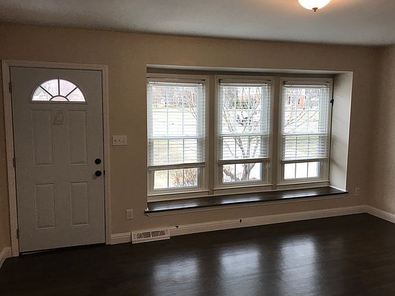 4th image of 2938 Scarlet Cres