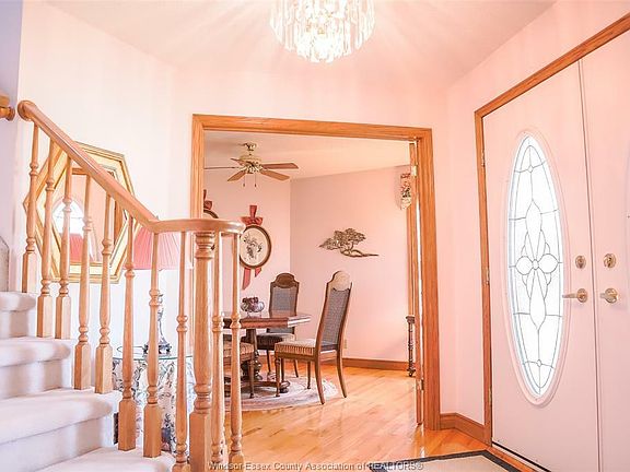 2nd image of 3028 Aurelia Cres