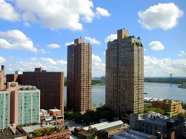 400 East 90th Street 19F image 8 of 9