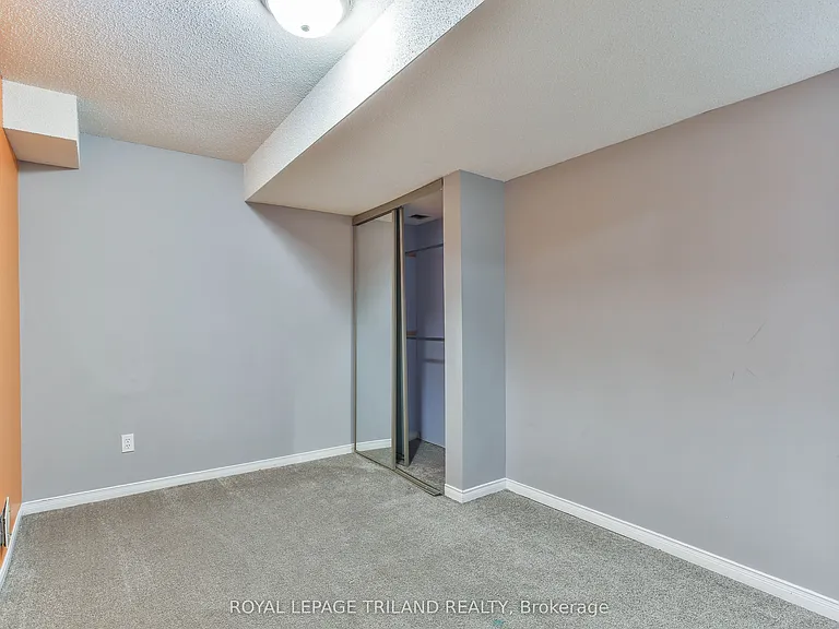 952 Thistledown Way — Photo 35