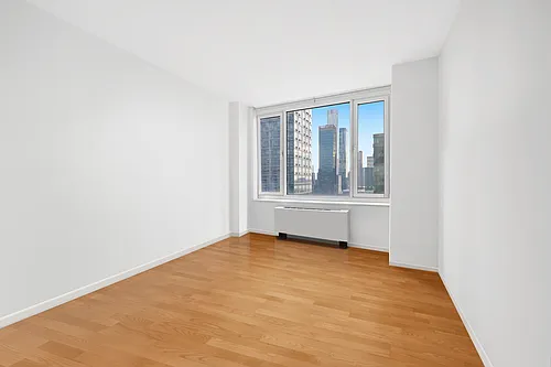 635 W 42nd St #27H Photo 1
