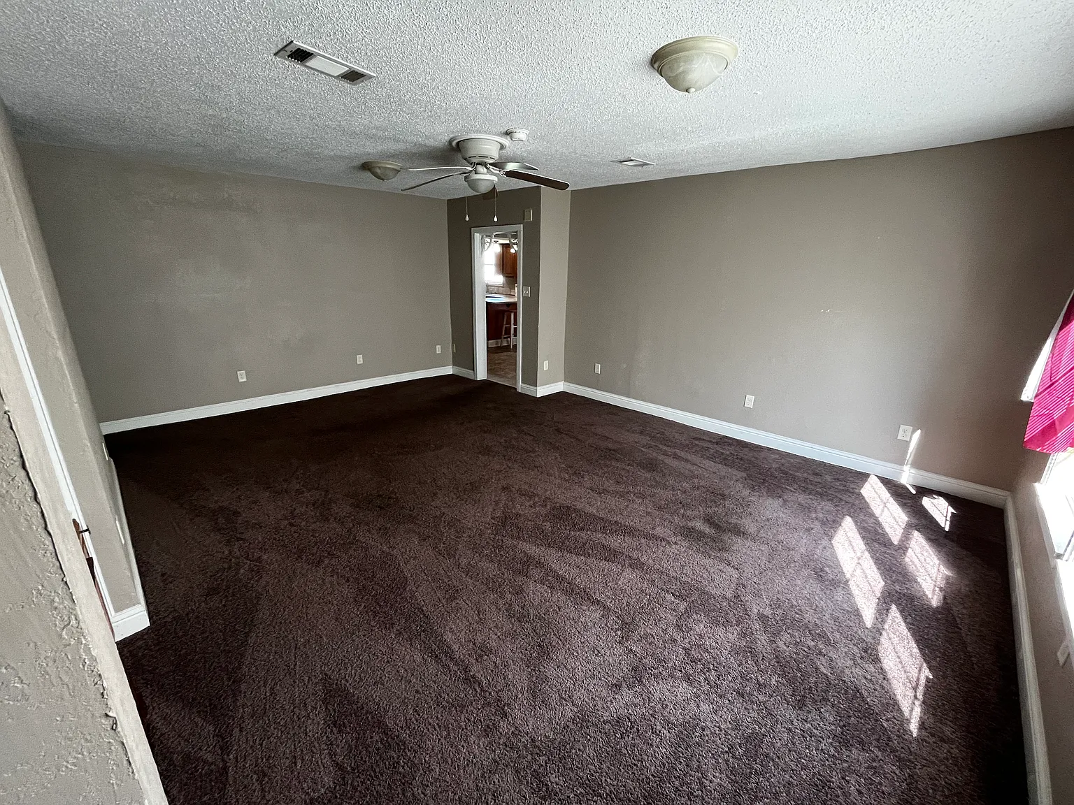 3 bed, 1500 sqft, $1,500 — Photo 4