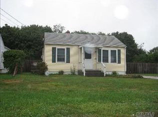 37 N Clinton Ave, Patchogue, NY 11772