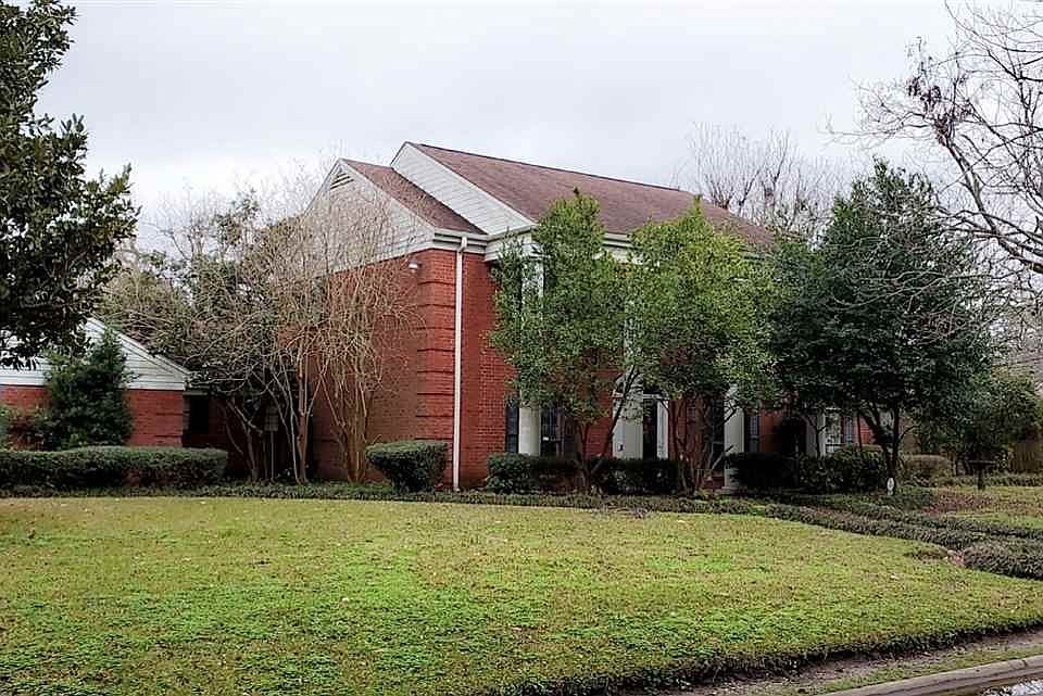 1st image of 2620 Evergreen Dr