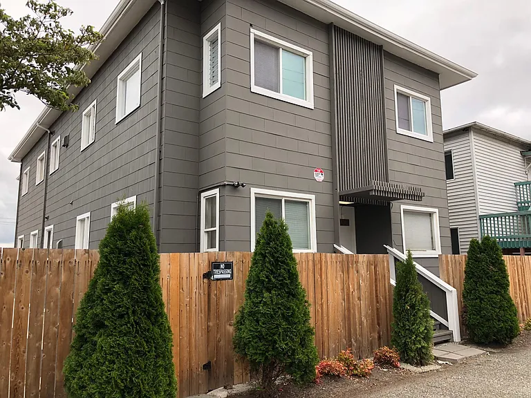 Hilltop Apartments — Photo 1