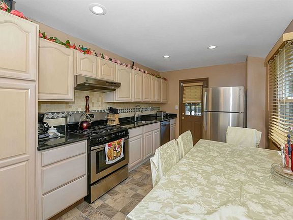4th image of 64 Fawn Ct