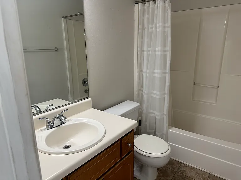 124 River Oaks Dr — Photo 16