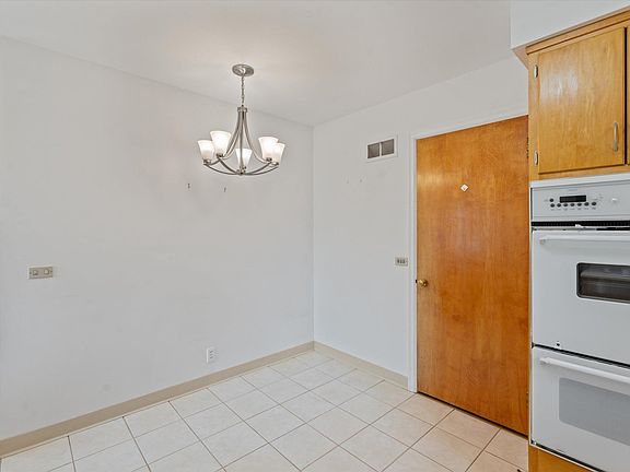 5th image of 703 Peashway St