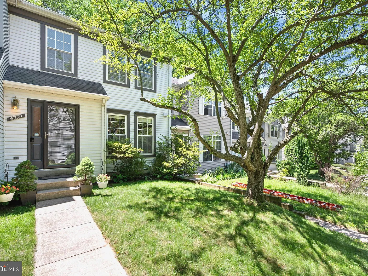 3 bed, 3.5 bath, 1984 sqft, $2,900 — Photo 1