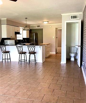 4th image of 6638 Bellaire Dr