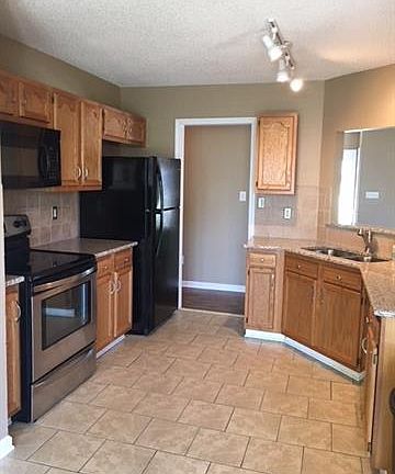 4th image of 8105 Castlemaine Dr