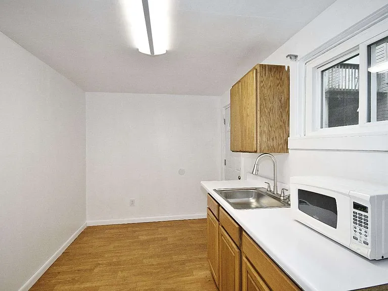 1423 Ridge Ave — Photo 9